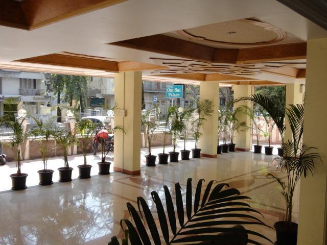 Hôtel Om Sai Palace à Pune Extérieur photo