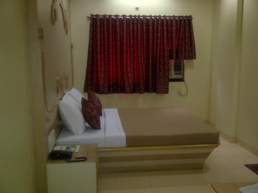 Hôtel Om Sai Palace à Pune Chambre photo
