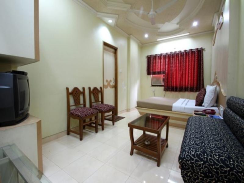 Hôtel Om Sai Palace à Pune Extérieur photo